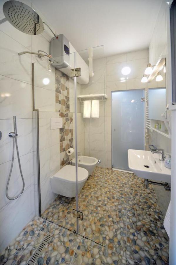 Konak Rooms L Skanderbeg Square Tiranë Ngoại thất bức ảnh